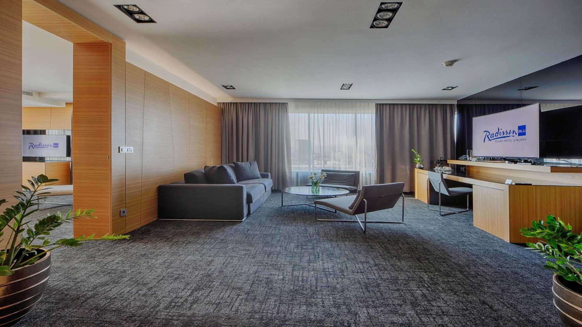 Radisson Blu Plaza Hotel Ljubljana Exterior photo