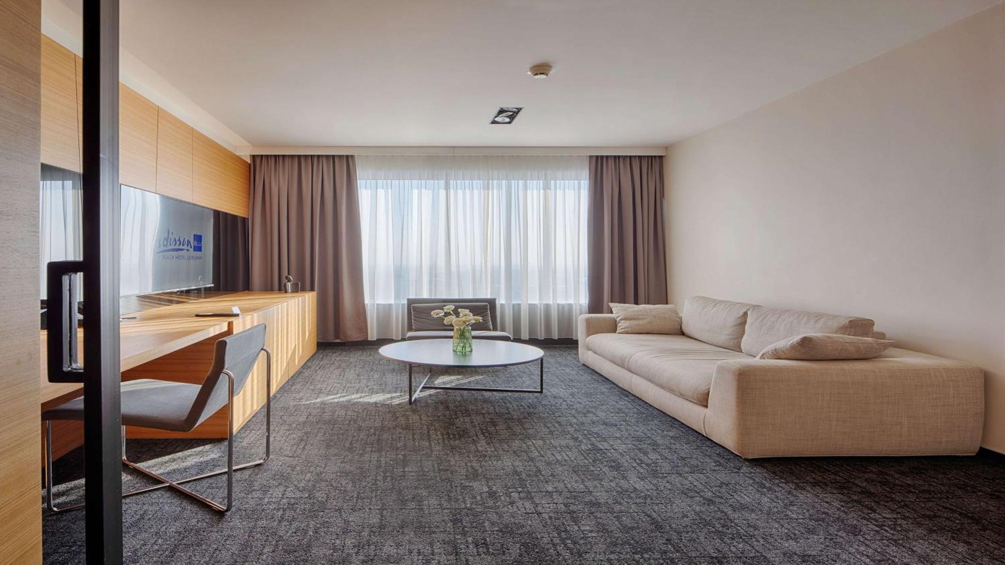 Radisson Blu Plaza Hotel Ljubljana Exterior photo