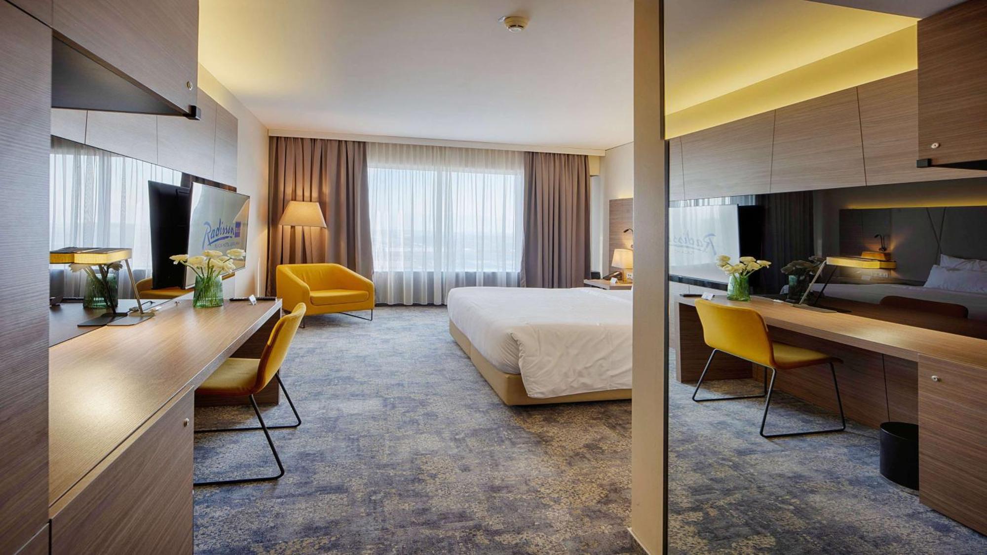 Radisson Blu Plaza Hotel Ljubljana Exterior photo